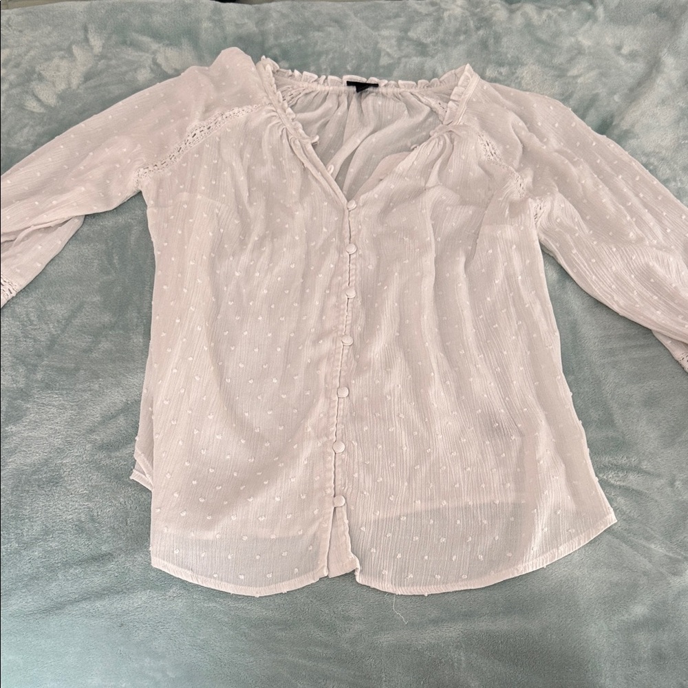torrid White Textured Button-Front Peasant Blouse - Picture 4 of 9
